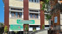 KANTOR Pengadilan Negeri Gianyar. Adanya aparatur Pengadilan Negeri Gianyar terpapar Covid-19 menyebabkan semua persidangan ditunda sejak 9-13 Agustus 2021. Foto: adi KANTOR Pengadilan Negeri Gianyar. Adanya aparatur Pengadilan Negeri Gianyar terpapar Covid-19 menyebabkan semua persidangan ditunda sejak 9-13 Agustus 2021. Foto: adi