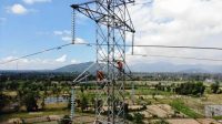 JARINGAN tegangan tinggi yang sudah mulai terpasang di sekitar KEK Mandalika untuk mendukung pelaksanaan WSBK dan MotoGP Mandalika yang dikebut oleh pihak PLN NTB. Foto: ist JARINGAN tegangan tinggi yang sudah mulai terpasang di sekitar KEK Mandalika untuk mendukung pelaksanaan WSBK dan MotoGP Mandalika yang dikebut oleh pihak PLN NTB. Foto: ist