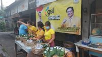 RELAWAN GSL saat membagikan nasi bungkus untuk warga saat penerapan PPKM Darurat lalu. Meski aksi sosial semacam ini membantu masyarakat, tapi pola bantuan ke depan dinilai perlu adaptasi untuk menyesuaikan kondisi pandemi. Foto: ist RELAWAN GSL saat membagikan nasi bungkus untuk warga saat penerapan PPKM Darurat lalu. Meski aksi sosial semacam ini membantu masyarakat, tapi pola bantuan ke depan dinilai perlu adaptasi untuk menyesuaikan kondisi pandemi. Foto: ist