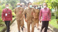 BUPATI Bangli, Sang Nyoman Sedana Arta; didampingi Wakil Bupati I Wayan Diar, Ketua DPRD Bangli, I Ketut Suastika, meninjau pelaksanaan tes seleksi P3K untuk formasi guru di SMKN 1 Bangli, Senin (13/9/2021). Foto: ist BUPATI Bangli, Sang Nyoman Sedana Arta; didampingi Wakil Bupati I Wayan Diar, Ketua DPRD Bangli, I Ketut Suastika, meninjau pelaksanaan tes seleksi P3K untuk formasi guru di SMKN 1 Bangli, Senin (13/9/2021). Foto: ist
