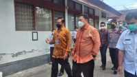 KEPALA Badan Narkotika Nasional (BNN), Komjen Petrus Reinhard Golose; didampingi Kepala BNN Provinsi Bali, Brigjen I Gede Sugianyar, di kantor BNNK Karangasem, Kamis (9/9/2021). Foto: nad