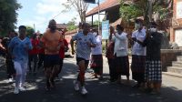 KAMPANYE anti-sampah plastik yang digelar Paiketan Puri seluruh Bali dimeriahkan lomba lari 10 km diikuti kurang lebih 30 peserta, dilepas Wakil Bupati Karangasem, I Wayan Artha Dipa, di Puri Agung Kanginan Karangasem, Selasa (28/9/2021). Foto: ist KAMPANYE anti-sampah plastik yang digelar Paiketan Puri seluruh Bali dimeriahkan lomba lari 10 km diikuti kurang lebih 30 peserta, dilepas Wakil Bupati Karangasem, I Wayan Artha Dipa, di Puri Agung Kanginan Karangasem, Selasa (28/9/2021). Foto: ist