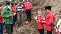 KETUA Badan Kehormatan DPD PDI Perjuangan, Raden Nuna Abriadi; bersama Bupati KLU, Djohan Syamsu, saat meletakkan batu pertama pembangunan kantor DPC PDIP KLU, Sabtu (11/9/2021). Foto: rul KETUA Badan Kehormatan DPD PDI Perjuangan, Raden Nuna Abriadi; bersama Bupati KLU, Djohan Syamsu, saat meletakkan batu pertama pembangunan kantor DPC PDIP KLU, Sabtu (11/9/2021). Foto: rul