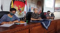 DEWA Ayu Sekar Anggraeni (kiri) dalam suatu kegiatan KPU Denpasar menjelang Pilkada Denpasar 2020. Foto: hen DEWA Ayu Sekar Anggraeni (kiri) dalam suatu kegiatan KPU Denpasar menjelang Pilkada Denpasar 2020. Foto: hen