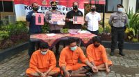 POLRES Tabanan merilis kasus narkoba dengan tiga tersangka berikut sejumlah barang bukti yang ada, Jumat (10/9/2021). Foto: ist POLRES Tabanan merilis kasus narkoba dengan tiga tersangka berikut sejumlah barang bukti yang ada, Jumat (10/9/2021). Foto: ist
