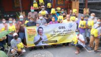 SUMARJAYA Linggih bersama para kader Partai Golkar saat membagikan bantuan paket sembako kepada keluarga pekerja pariwisata di Badung, Senin (13/9/2021). Foto: ist SUMARJAYA Linggih bersama para kader Partai Golkar saat membagikan bantuan paket sembako kepada keluarga pekerja pariwisata di Badung, Senin (13/9/2021). Foto: ist