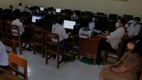 PELAKSANAAN Asesmen Nasional Berbasis Komputer (ANBK) di SMP PGRI 9 Denpasar, Senin (4/10/2021). Di beberapa sekolah yang menggunakan sistem daring, pelaksanaan ANBK mengalami sistem eror. Foto: tra PELAKSANAAN Asesmen Nasional Berbasis Komputer (ANBK) di SMP PGRI 9 Denpasar, Senin (4/10/2021). Di beberapa sekolah yang menggunakan sistem daring, pelaksanaan ANBK mengalami sistem eror. Foto: tra