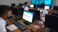 PELAKSANAAN ANBK jenjang SMP di Kota Denpasar, belum lama ini. Tercatat seribuan peserta dijadwal ulang mengikuti ANBK karena saat pelaksanaan ANBK waktu lalu mengalami kendala teknis. Foto: ist PELAKSANAAN ANBK jenjang SMP di Kota Denpasar, belum lama ini. Tercatat seribuan peserta dijadwal ulang mengikuti ANBK karena saat pelaksanaan ANBK waktu lalu mengalami kendala teknis. Foto: ist