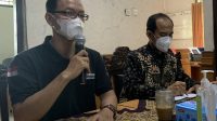 IGN Bagus Cahya Sasmita didampingi Kepala Sekretariat Bawaslu Badung, Firman Kurniawan, saat riung media di kantor Bawaslu Badung, beberapa waktu lalu. Foto: hen IGN Bagus Cahya Sasmita didampingi Kepala Sekretariat Bawaslu Badung, Firman Kurniawan, saat riung media di kantor Bawaslu Badung, beberapa waktu lalu. Foto: hen