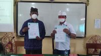 KEPALA BNN Kota Denpasar, Sang Gede Sukawiyasa (kanan); bersama Kepala SMP Widya Sakti, Wayan Nendra, usai penandatangan nota kesepahaman terkait P4GN dan prekursor narkotika, Kamis (21/10/2021). Foto: ist KEPALA BNN Kota Denpasar, Sang Gede Sukawiyasa (kanan); bersama Kepala SMP Widya Sakti, Wayan Nendra, usai penandatangan nota kesepahaman terkait P4GN dan prekursor narkotika, Kamis (21/10/2021). Foto: ist