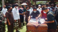 Bupati Gianyar menyaksikan perdamaian antara Prajuru dengan 70 warga Desa Adat Jero Kuta Pejeng