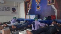 PARA pendonor menyumbangkan darahnya dalam aksi sosial DPW Garda Pemuda Nasdem Bali di Sekretariat DPW Partai Nasdem Bali di Jalan Tukad Batanghari 7, Denpasar, Rabu (27/10/2021). Foto: hen PARA pendonor menyumbangkan darahnya dalam aksi sosial DPW Garda Pemuda Nasdem Bali di Sekretariat DPW Partai Nasdem Bali di Jalan Tukad Batanghari 7, Denpasar, Rabu (27/10/2021). Foto: hen