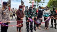 Danrem meresmikan jalan TMMD ditandai pengguntingan pita disaksikan oleh Bupati Bangli, Kapolres dan Dandim Bangli