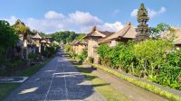 GUBERNUR Koster telah meluncurkan Desa KBS, belum lama ini. Diharapkan desa seperti Penglipuran bisa makin berkembang dengan meniru pola Desa KBS. Foto: dok GUBERNUR Koster telah meluncurkan Desa KBS, belum lama ini. Diharapkan desa seperti Penglipuran bisa makin berkembang dengan meniru pola Desa KBS. Foto: dok