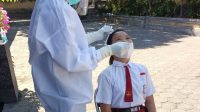KEGIATAN Test rapid antigen secara sampel dilakukan di beberapa sekolah