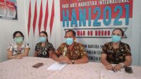 KEPALA BNNK Buleleng, AKBP Gede Astawa, saat menerangkan kronologis oknum pegawai RSUD Buleleng menjalani rehabilitasi karena positif menggunakan narkotika jenis sabu-sabu. Foto: rik KEPALA BNNK Buleleng, AKBP Gede Astawa, saat menerangkan kronologis oknum pegawai RSUD Buleleng menjalani rehabilitasi karena positif menggunakan narkotika jenis sabu-sabu. Foto: rik