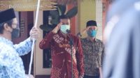 KETUA KPU NTB, Suhardi Soud, saat memimpin apel rutin di kantor KPU NTB, Jumat (8/10/2021). Foto: rul KETUA KPU NTB, Suhardi Soud, saat memimpin apel rutin di kantor KPU NTB, Jumat (8/10/2021). Foto: rul
