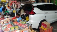 PEDAGANG BERMOBIL