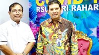 DIRUT BPJS Kesehatan Prof. dr. Ali Ghufron Mukti, M.Sc., Ph.D, AAK (kanan) dan Dirut RSU Puri Raharja, dr. Bagus Darmayasa, M. Pro. Foto: ist DIRUT BPJS Kesehatan Prof. dr. Ali Ghufron Mukti, M.Sc., Ph.D, AAK (kanan) dan Dirut RSU Puri Raharja, dr. Bagus Darmayasa, M. Pro. Foto: ist