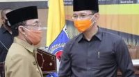 MOHAN Roliskana (kanan) saat berbincang-bincang dengan Ahyar Abduh. Foto: rul MOHAN Roliskana (kanan) saat berbincang-bincang dengan Ahyar Abduh. Foto: rul