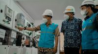 GENERAL Manager PLN NTB, Lasiran, saat bersama Managing Director The Mandalika, Bram Subiandoro, di penyalaan awal pasokan listrik ke sirkuit Mandalika, Lombok Tengah. Foto: rul GENERAL Manager PLN NTB, Lasiran, saat bersama Managing Director The Mandalika, Bram Subiandoro, di penyalaan awal pasokan listrik ke sirkuit Mandalika, Lombok Tengah. Foto: rul