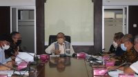 SEKDA NTB, HL Gita Ariadi, selaku Ketua Dewan Pengupahan Provinsi, didampingi Kadis Nakertrans dan semua unsur terkait saat memimpin Sidang Dewan Pengupahan untuk Penetapan UMP tahun 2022 di Provinsi NTB, Selasa (16/11/2021). Foto: rul SEKDA NTB, HL Gita Ariadi, selaku Ketua Dewan Pengupahan Provinsi, didampingi Kadis Nakertrans dan semua unsur terkait saat memimpin Sidang Dewan Pengupahan untuk Penetapan UMP tahun 2022 di Provinsi NTB, Selasa (16/11/2021). Foto: rul