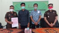 TERSANGKA KORUPSI
