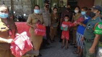 PENYALURAN bantuan kepada warga terdampak banjir di Legian dari Lumbung Sosial Kecamatan Kuta. Foto: ist PENYALURAN bantuan kepada warga terdampak banjir di Legian dari Lumbung Sosial Kecamatan Kuta. Foto: ist