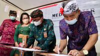 PENANDATANGANAN MoU antara Bawaslu Kabupaten Tabanan dan Majelis Desa Adat Kabupaten Tabanan, DI Kantor Bawaslu Tabanan, Senin (27/12/2021). Foto: ist PENANDATANGANAN MoU antara Bawaslu Kabupaten Tabanan dan Majelis Desa Adat Kabupaten Tabanan, DI Kantor Bawaslu Tabanan, Senin (27/12/2021). Foto: ist