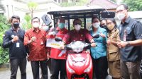 Bupati Tabanan salurkan bantuan - ist