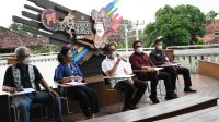 KONFERENSI pers terkait pelaksanaan Denpasar Festival atau Denfest ke-14 pada Selasa (7/12/2021) di Gedung Dharma Negara Alaya. Foto: ist
