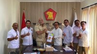 PENYERAHAN SK Kepengurusan DPC Gerindra Buleleng yang baru oleh Ketua DPD Gerindra Bali, Made Muliawan Arya alias De Gadjah (kiri), kepada Gede Harja Astawa (kanan) sebagai Ketua DPC Gerindra Buleleng. Foto: rik PENYERAHAN SK Kepengurusan DPC Gerindra Buleleng yang baru oleh Ketua DPD Gerindra Bali, Made Muliawan Arya alias De Gadjah (kiri), kepada Gede Harja Astawa (kanan) sebagai Ketua DPC Gerindra Buleleng. Foto: rik