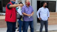 KETUA DPC Gerindra KLU, Sudirsah Sujanto (kanan), saat mendampingi Bambang Kristiono dan Wabup KLU, Danny Karter Febrianto (kiri), saat meninjau pembangunan wisma atlet NTB beberapa waktu lalu. Foto: rul KETUA DPC Gerindra KLU, Sudirsah Sujanto (kanan), saat mendampingi Bambang Kristiono dan Wabup KLU, Danny Karter Febrianto (kiri), saat meninjau pembangunan wisma atlet NTB beberapa waktu lalu. Foto: rul