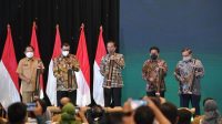 TANGKAPAN layar Presiden Joko Widodo dalam peluncuran Sertifikat Badan Hukum dan peresmian Pembukaan Rakornas BUMDes di Jakarta, Senin (20/12/2021). Foto: ist TANGKAPAN layar Presiden Joko Widodo dalam peluncuran Sertifikat Badan Hukum dan peresmian Pembukaan Rakornas BUMDes di Jakarta, Senin (20/12/2021). Foto: ist