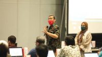 PENELITI Network for Indonesian Democratic Society (Netfid) Muh. Afit Khomsani saat menyampaikan temuannya dalam diskusi publik “Penyampaian Hasil Profiling Calon Anggota KPU dan Bawaslu” secara virtual, Jumat (3/12/2021). Foto: ist PENELITI Network for Indonesian Democratic Society (Netfid) Muh. Afit Khomsani saat menyampaikan temuannya dalam diskusi publik “Penyampaian Hasil Profiling Calon Anggota KPU dan Bawaslu” secara virtual, Jumat (3/12/2021). Foto: ist
