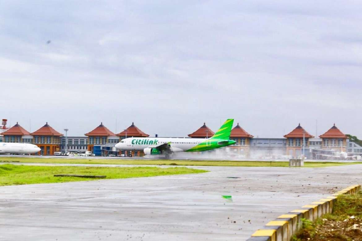 AKIBAT cuaca buruk, empat pesawat gagal mendarat di Bandara Ngurah Rai. Foto: ist