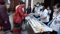 BUPATI I Gede Dana hadir menjalani tes urine secara mendadak, Kamis (23/12/2021). Foto: ist BUPATI I Gede Dana hadir menjalani tes urine secara mendadak, Kamis (23/12/2021). Foto: ist
