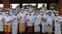 WALI Kota IGN Jaya Negara saat bertemu insan koperasi se-Kota Denpasar usai pelaksanaan pawintenan dan mejaya-jaya pengurus Dekopinda Kota Denpasar periode 2021-2026 di Pura Agung Lokanatha Denpasar, Rabu (29/12/2021). Foto: tra WALI Kota IGN Jaya Negara saat bertemu insan koperasi se-Kota Denpasar usai pelaksanaan pawintenan dan mejaya-jaya pengurus Dekopinda Kota Denpasar periode 2021-2026 di Pura Agung Lokanatha Denpasar, Rabu (29/12/2021). Foto: tra