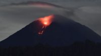 antarafoto-gunung-semeru-keluarkan-lava-erupsi-06122021-zk-1