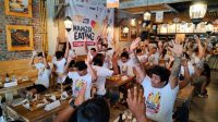 lomba makan mangsi PESERTA bersiap-siap menyantap makanan dalam Mangsi Eating Competition di Mangsi Grill, Sabtu (18/12/2021). Foto: Ist
