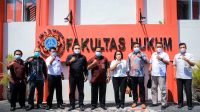 KOMISIONER Bawaslu Bali dan akademisi Fakultas Hukum Universitas Ngurah Rai, Denpasar usai audiensi terkait persiapan kompetisi debat hukum kepemiluan yang dilangsungkan Bawaslu RI, Rabu (26/1/2022). Foto: ist KOMISIONER Bawaslu Bali dan akademisi Fakultas Hukum Universitas Ngurah Rai, Denpasar usai audiensi terkait persiapan kompetisi debat hukum kepemiluan yang dilangsungkan Bawaslu RI, Rabu (26/1/2022). Foto: ist