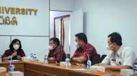 DEKAN Fakultas Hukum Universitas Dwijendra, Anak Agung Sagung Ngurah Indradewi (kiri) saat menerima dua komisioner Bawaslu Bali, I Ketut Rudia (dua kiri) dan Wayan Wirka (dua kanan). Foto: ist DEKAN Fakultas Hukum Universitas Dwijendra, Anak Agung Sagung Ngurah Indradewi (kiri) saat menerima dua komisioner Bawaslu Bali, I Ketut Rudia (dua kiri) dan Wayan Wirka (dua kanan). Foto: ist