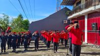 KETUA DPC PDIP Bangli, Sang Nyoman Sedana Arta, saat memimpin upacara bendera memperingati HUT ke-49 PDIP di halaman Sekretariat DPC PDIP Bangli, Jalan LC Subak Aya, Bebalang, Bangli, Senin (10/1/2022). Foto: ist KETUA DPC PDIP Bangli, Sang Nyoman Sedana Arta, saat memimpin upacara bendera memperingati HUT ke-49 PDIP di halaman Sekretariat DPC PDIP Bangli, Jalan LC Subak Aya, Bebalang, Bangli, Senin (10/1/2022). Foto: ist