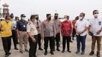 DY_KAPOLRI-TINJAU-PROKES-DAN-KARANTINA-PPLN-DI-PELABUHAN-BENOA