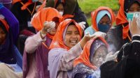SEJUMLAH generasi milenal yang direkrut DPW PKS pada kegiatan “Meet Up Sahabat PKS Milenial NTB”, Senin (10/1/2022). Foto: rul SEJUMLAH generasi milenal yang direkrut DPW PKS pada kegiatan “Meet Up Sahabat PKS Milenial NTB”, Senin (10/1/2022). Foto: rul