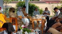 KETUA Ika Unram, Hj. Baiq Isvie Rupaeda (kiri) saat memimpin rapat dengan para pengurus Ika Unram, Senin (10/1/2022). Foto: rul KETUA Ika Unram, Hj. Baiq Isvie Rupaeda (kiri) saat memimpin rapat dengan para pengurus Ika Unram, Senin (10/1/2022). Foto: rul