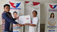 LALU Athari (kiri) saat menerima SK Ketua DPW Partai Perindo NTB yang diserahkan Kepala Sekretariat DPP Perindo, Abdul Munawar, di Jakarta, Sabtu (22/1/2022). Foto: rul LALU Athari (kiri) saat menerima SK Ketua DPW Partai Perindo NTB yang diserahkan Kepala Sekretariat DPP Perindo, Abdul Munawar, di Jakarta, Sabtu (22/1/2022). Foto: rul