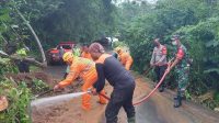 TNI-Polri bersama BPBD Tabanan bersinergi dalam penanganan bencana alam tanah longsor di Tinungan, Desa Apuan, Kecamatan Baturiti, Selasa (18/1/2022). Foto: ist TNI-Polri bersama BPBD Tabanan bersinergi dalam penanganan bencana alam tanah longsor di Tinungan, Desa Apuan, Kecamatan Baturiti, Selasa (18/1/2022). Foto: ist