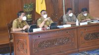 WALI Kota Jaya Negara pimpin rapat koordinasi penanganan Covid-19 pada Senin (7/2/2022) di Kantor Wali Kota Denpasar. Foto: ist WALI Kota Jaya Negara pimpin rapat koordinasi penanganan Covid-19 pada Senin (7/2/2022) di Kantor Wali Kota Denpasar. Foto: ist