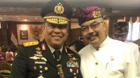 NYOMAN Adnyana (kanan) foto bersama Kapolda Bali, Irjen Petrus Reinhard Golose, usai pelantikan sebagai anggota DPRD Bali, 1 Oktober 2019. Foto: hen NYOMAN Adnyana (kanan) foto bersama Kapolda Bali, Irjen Petrus Reinhard Golose, usai pelantikan sebagai anggota DPRD Bali, 1 Oktober 2019. Foto: hen